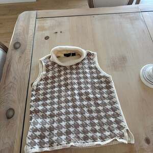 Gianni Pierre Brown and Cream Houndstooth Turtleneck Sweater Vest